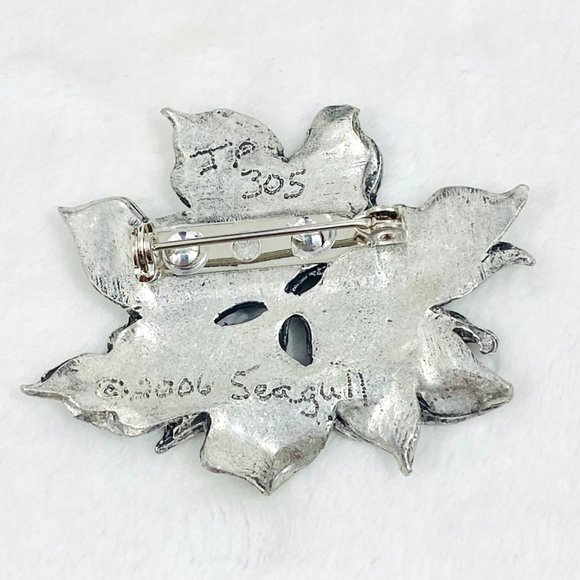 Seagull Pewter Poinsettia Brooch/Pin - Signed - Picture 3 of 4